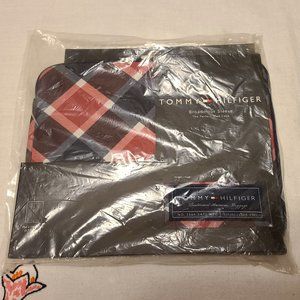 Tommy Hilfiger Broadmoor Sleeve Ipad 2 Case NEW In Sealed Package